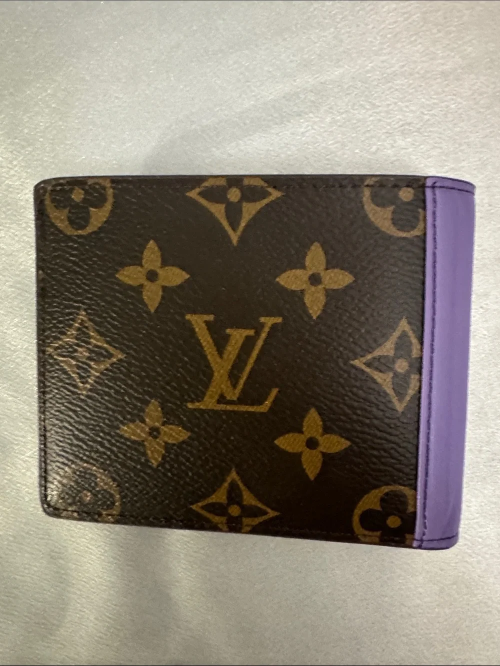 🔥Louis Vuitton Multiple Wallet featuring brown leather with a purple leather!🔥
